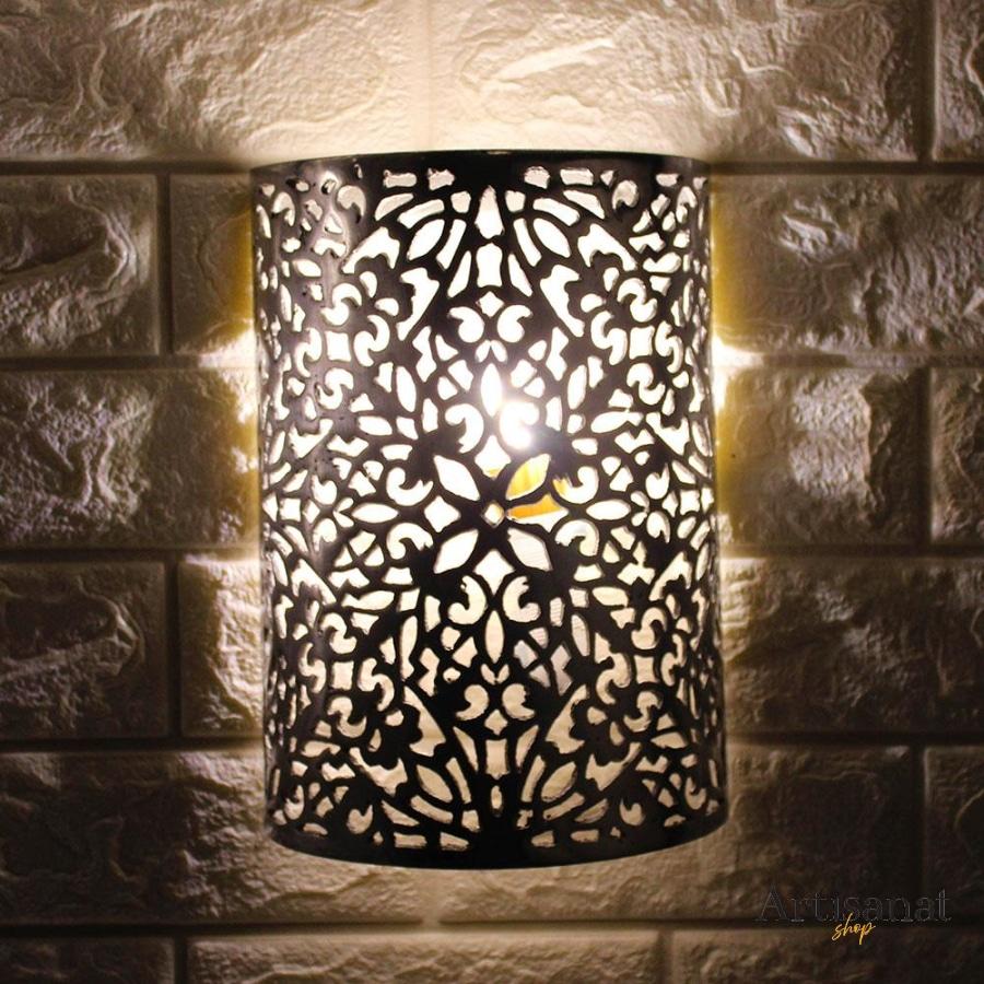 Applique murale en aluminum ciselé