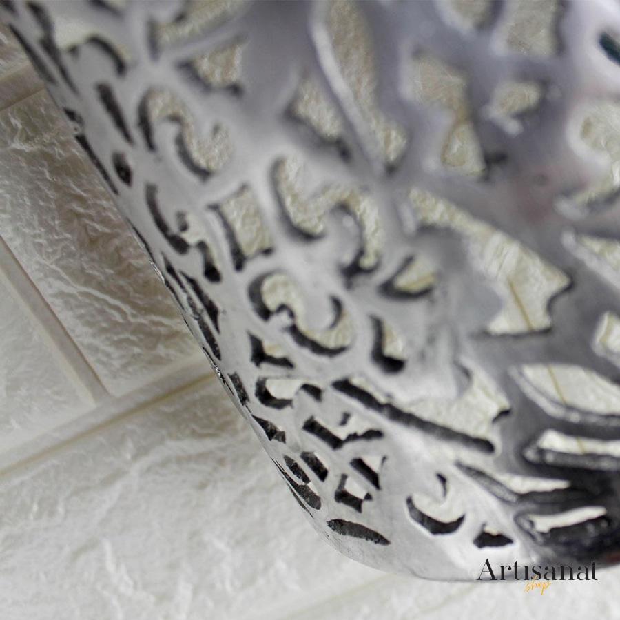 Applique murale en aluminum ciselé